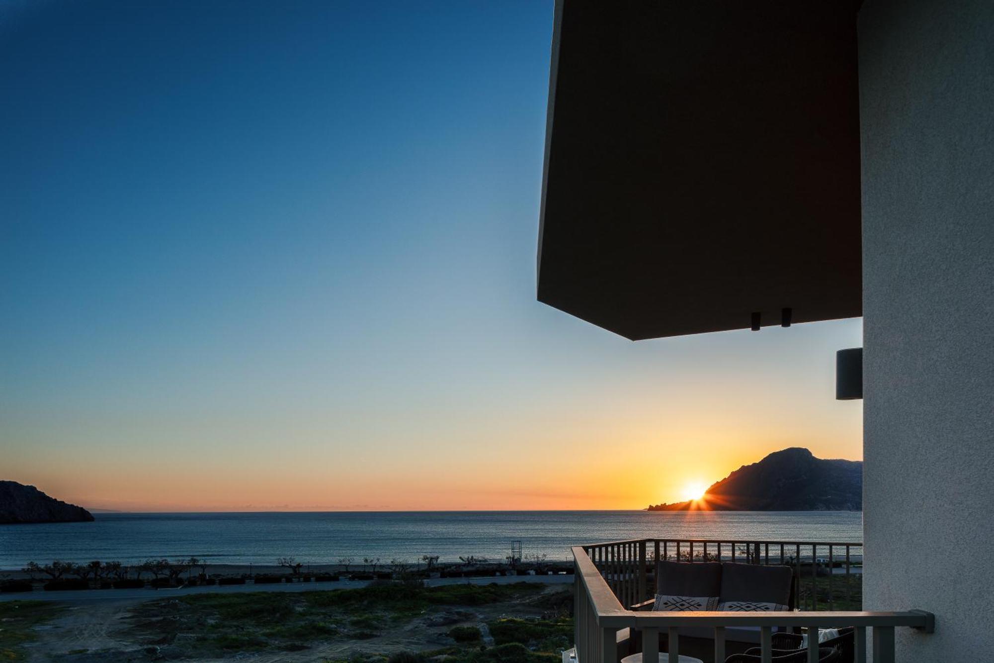 Ririka Beach Living, New Feel-At-Home Luxury Suites プラキアス エクステリア 写真