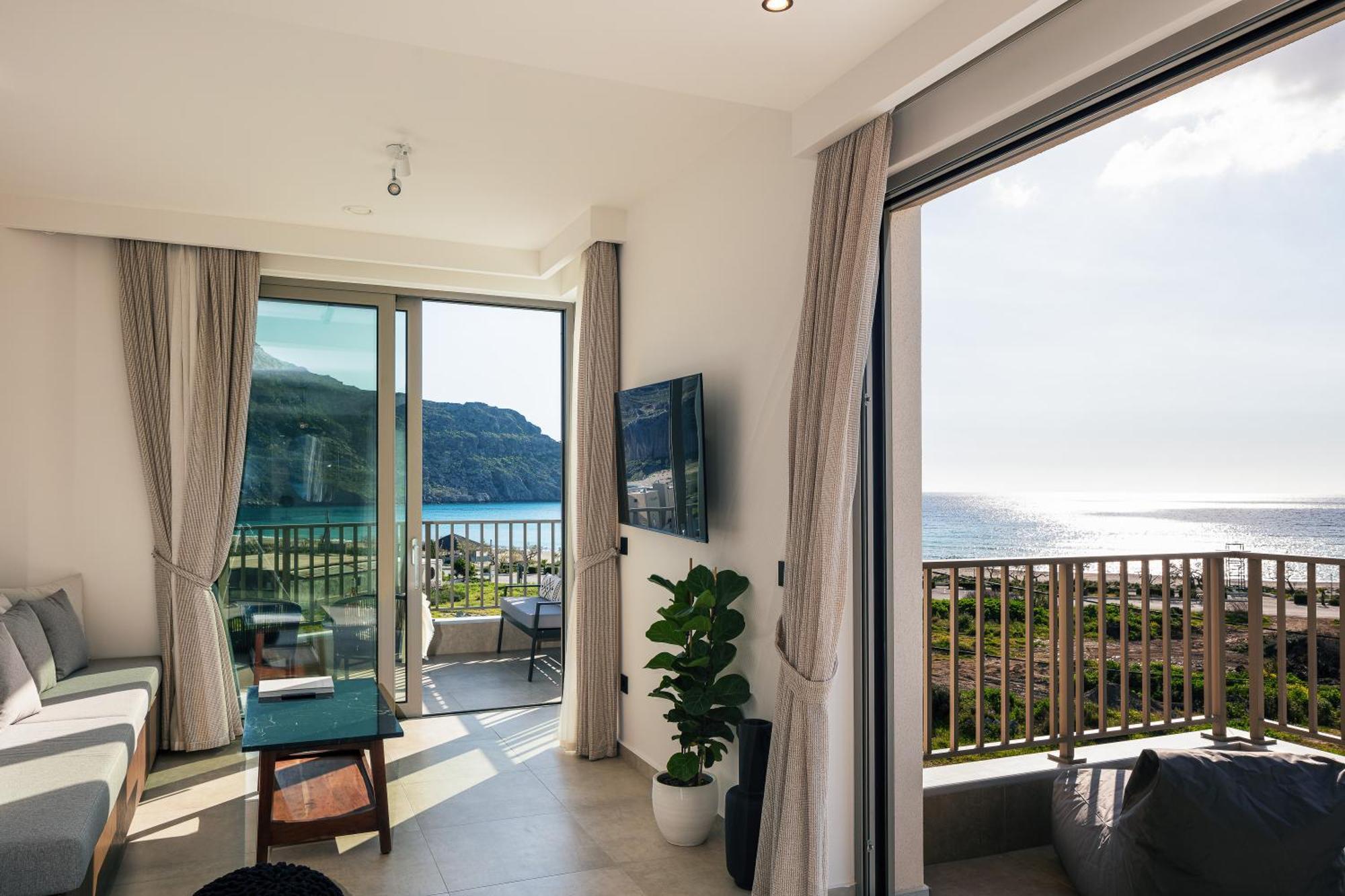 Ririka Beach Living, New Feel-At-Home Luxury Suites プラキアス エクステリア 写真