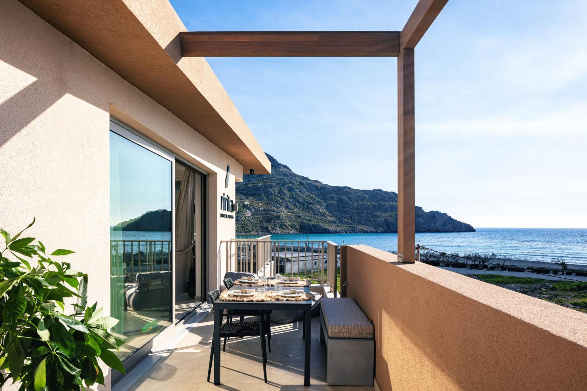Ririka Beach Living, New Feel-At-Home Luxury Suites プラキアス エクステリア 写真