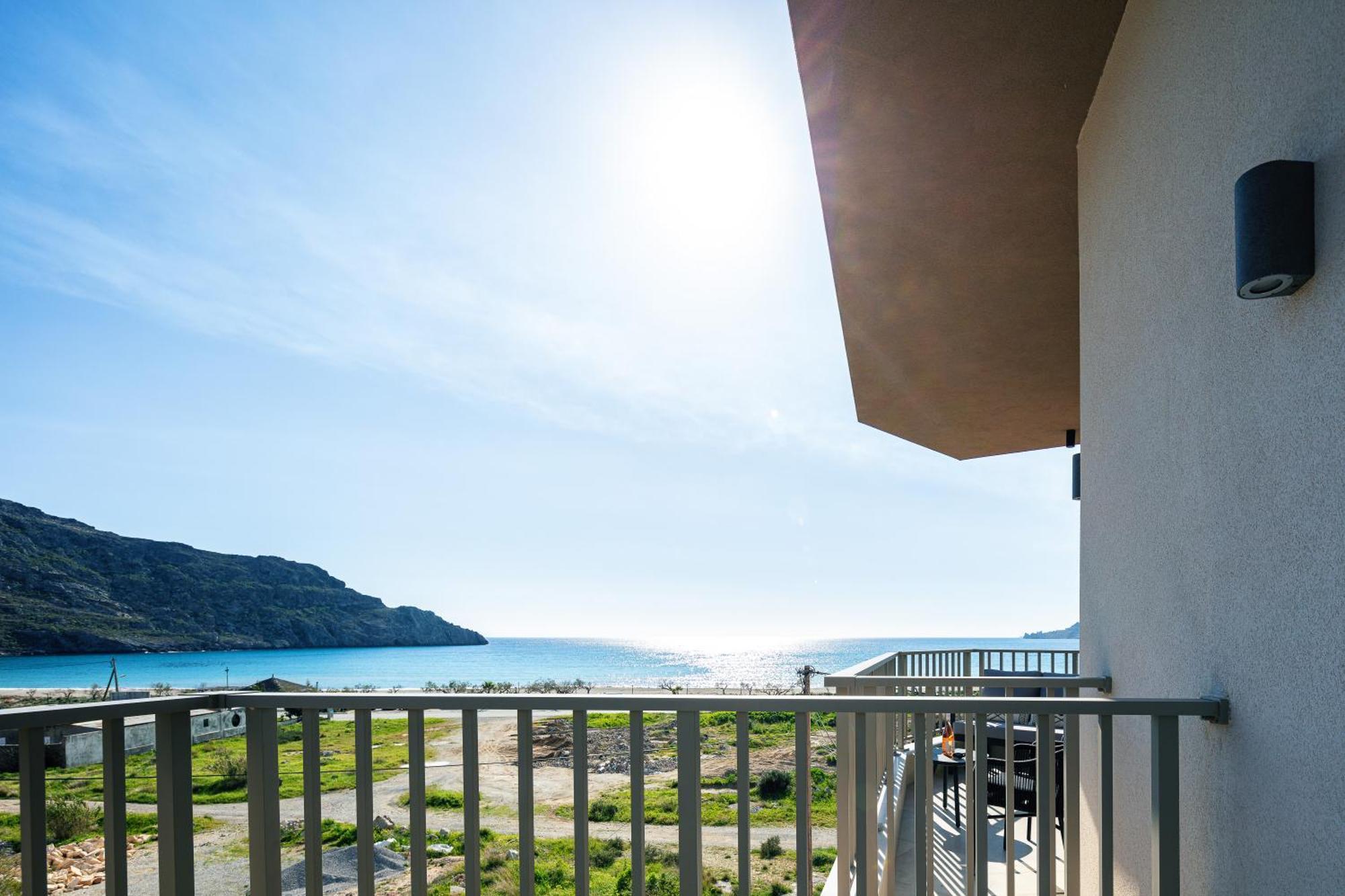 Ririka Beach Living, New Feel-At-Home Luxury Suites プラキアス エクステリア 写真