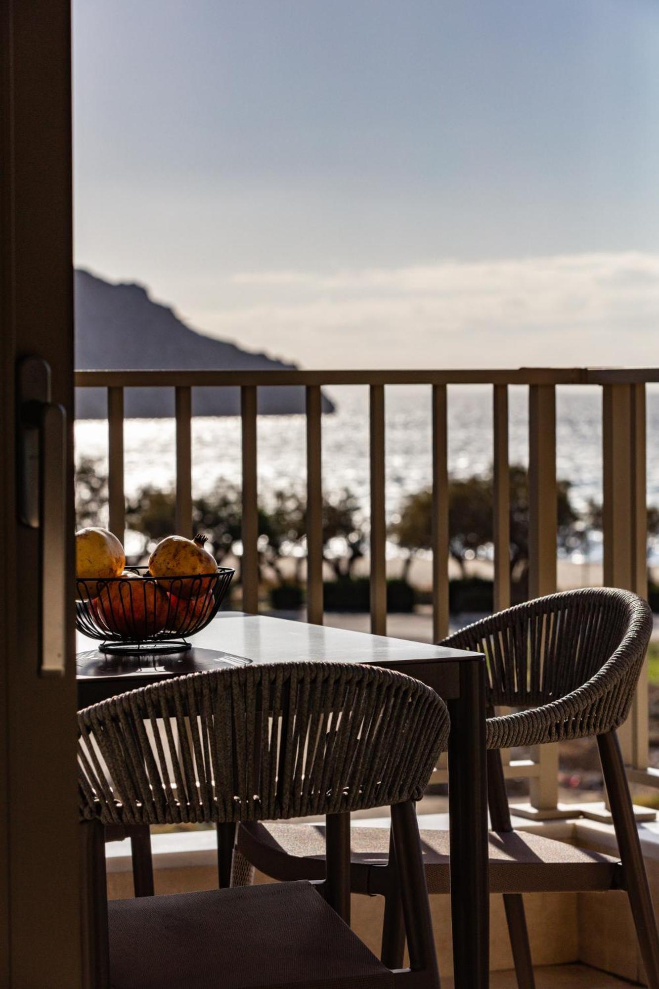 Ririka Beach Living, New Feel-At-Home Luxury Suites プラキアス エクステリア 写真